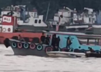 Heboh Video Baku Hantam di Atas Kapal Pasir Sungai Mahakam, Polisi Amankan Pelaku