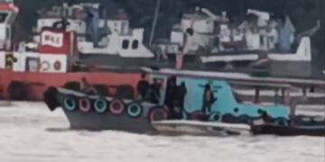 Heboh Video Baku Hantam di Atas Kapal Pasir Sungai Mahakam, Polisi Amankan Pelaku