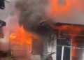 Kebakaran di Jalan Datu Iba Samarinda Seberang Hanguskan Dua Rumah dan Satu Bangsalan