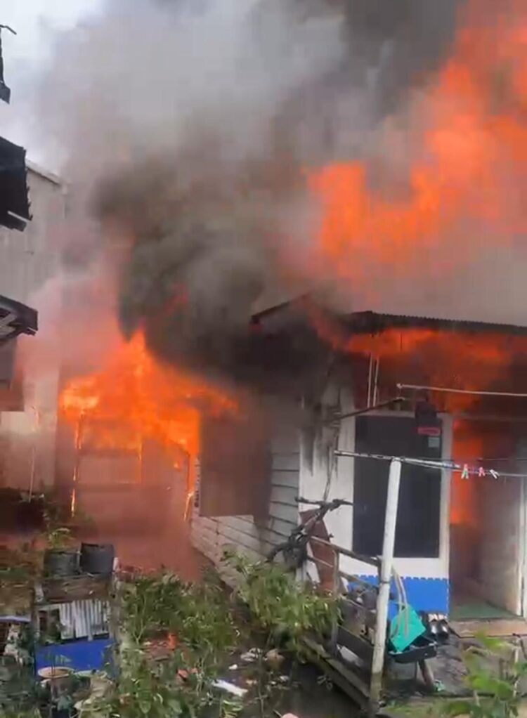 Kebakaran di Jalan Datu Iba Samarinda Seberang Hanguskan Dua Rumah dan Satu Bangsalan