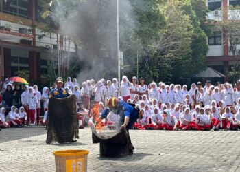 Pertamina EP Tarakan Field dan PMK Kota Tarakan Bekali Pelajar dan Guru Keterampilan Tanggap Darurat Kebakaran