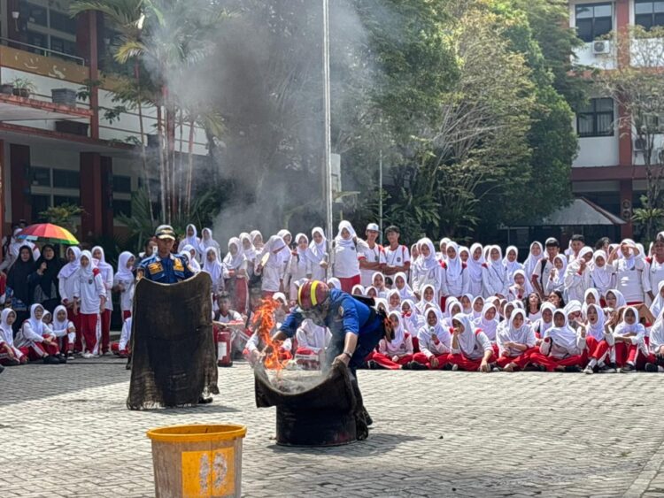 Pertamina EP Tarakan Field dan PMK Kota Tarakan Bekali Pelajar dan Guru Keterampilan Tanggap Darurat Kebakaran