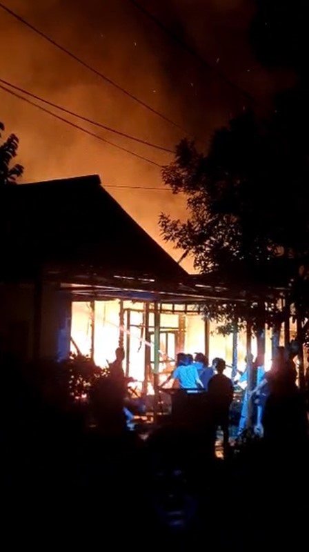 Sempaja Utara Membara, Dua Rumah Tunggal di Jalan Muang Ilir Ludes Dilalap Api