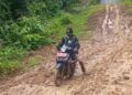 Jelang Kunjungan Gubernur, Warga Garunggung Kubar Gotong Royong Perbaiki Jalan