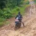 Jelang Kunjungan Gubernur, Warga Garunggung Kubar Gotong Royong Perbaiki Jalan