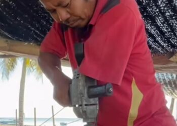 Kisah Inspiratif Hamdan: Nelayan Berketerbatasan Fisik yang Tangguh Buat Kapal Kayu di Berau