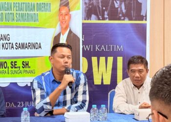 Upaya penanggulangan banjir di Kota Samarinda kini memasuki babak baru yang lebih humanis namun tetap tegas.