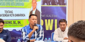 Upaya penanggulangan banjir di Kota Samarinda kini memasuki babak baru yang lebih humanis namun tetap tegas.