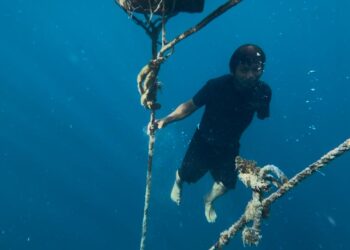 Menembus Batas Samudra, Kisah Hamdan, Nelayan Satu Tangan Penjaga Bagan Apung Teluk Sumbang