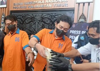 Mata Merah Tersangka Menyaksikan Sabu Miliaran Rupiah Menjadi “Jus” di Blender BNNP Kaltim