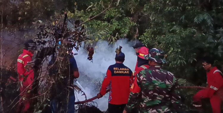 Krisis Air dan Akses Jalan Persulit Pemadam Redam Karhutla Perbatasan Samarinda-Kukar