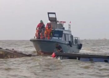 Tim Patroli PHM Berhasil Selamatkan Enam Awak Kapal Masyarakat yang Tenggelam di Perairan Mahakam