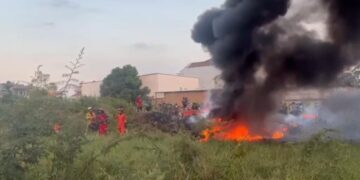 Kebakaran Lahan Di Eks Bandara Temindung,  Dua Pemadam Terbakar Serius