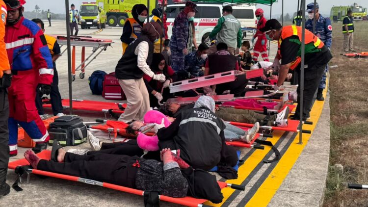 Penumpang Mengamuk dan Tendang Pagar Pembatas akibat Ketidakpastian Jadwal Terbang