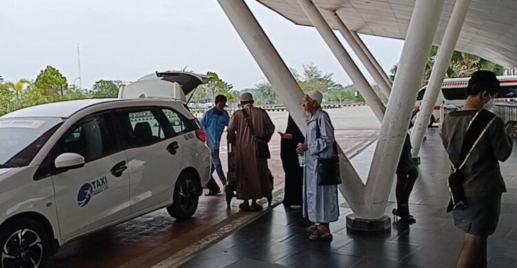 Perjuangan Penumpang di Bandara APT Pranoto Samarinda yang Terkepung Kabut Karhutla