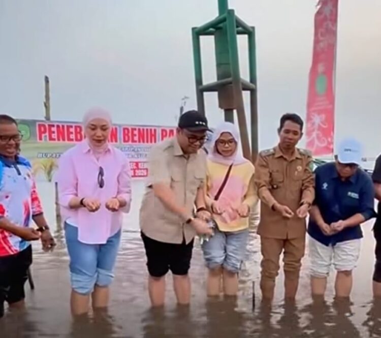 Menebar Padi ala Bupati Kutai