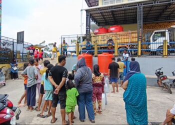Krisis Air Bersih Melanda Lempake, Warga Berburu Air di Tengah Surutnya Waduk Benanga
