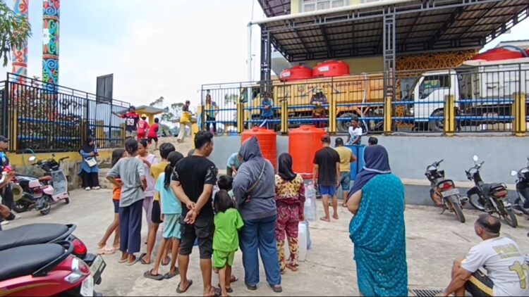 Krisis Air Bersih Melanda Lempake, Warga Berburu Air di Tengah Surutnya Waduk Benanga