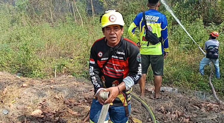 Modal Kemanusiaan dan Kreativitas, Kisah Warga Samarinda yang Bertaruh Nyawa Hadapi Kebakaran Lahan