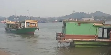 Berenang di Pantai Baru,  Firman Terseret arus Sungai Mahakam , Proses Pencarian Masih Berlangsung