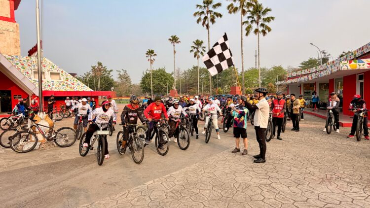 Melintasi Jejak Sejarah Kota Raja, Serunya Gowes Wisata Dispar Kaltim di Tenggarong