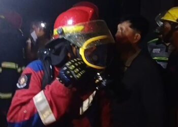 Detik-Detik Kepanikan di Samsat Samarinda, Meja Informasi Terbakar Hangus, Pelayanan Dialihkan ke Bus