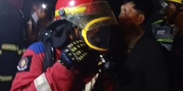 Detik-Detik Kepanikan di Samsat Samarinda, Meja Informasi Terbakar Hangus, Pelayanan Dialihkan ke Bus